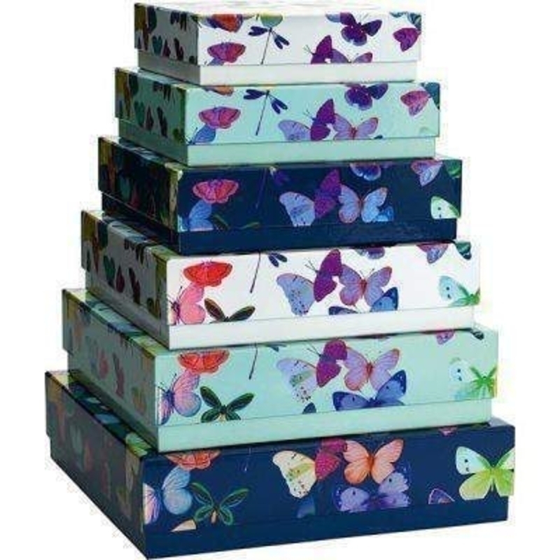 6 Part Butterfly Gift Box Set Mariposa by Stewo. This 6 Part Gift Box Stet is evereything you would expect from quality gift wrap supplier Stewo. The holographic butterfly design is on a gloss lamiate thick card. Bacground colour of boxes 2 dark blue, 